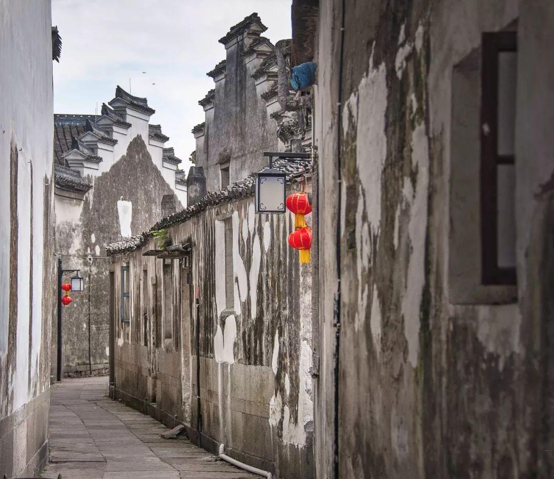小球进黑洞